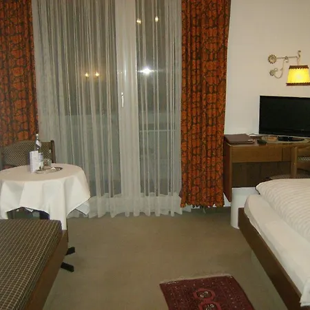 巴特弗里斯霍芬卢云堡酒店